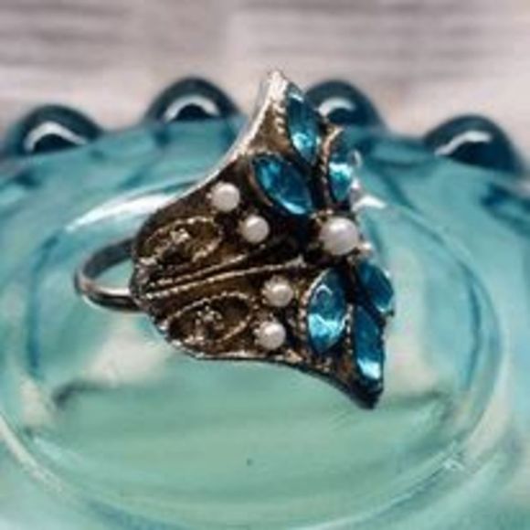 Gold-tone Gorgeous Gothic Medieval Design Ring - 9 - Picture 3 of 6